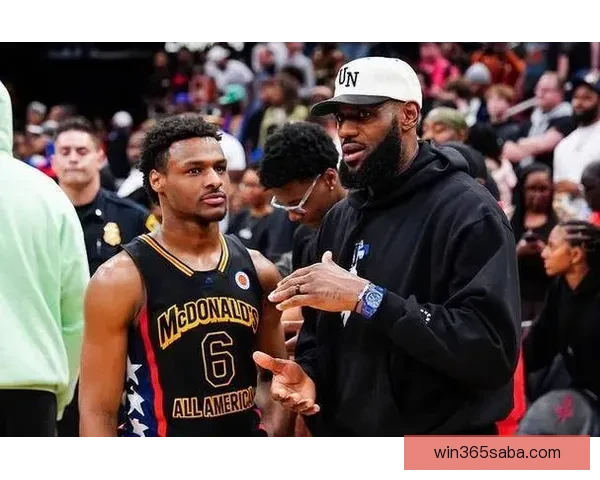 布朗尼回忆与父亲单挑比赛：赢得比赛后他不小心打碎了篮板